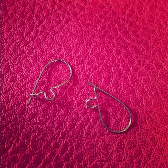 🆕Silver Kidney Wire Earrings - Picture 9 of 9